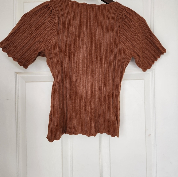 Square Neck Scalloped trim - Picture 4 of 6